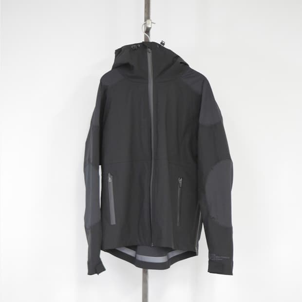 플라스틱프로덕트 3L SHELL HOODED JACKET (BLACK)
