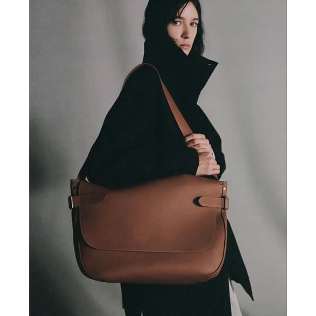 26ss L.HEFNER PINNACLE POSTMAN BAG