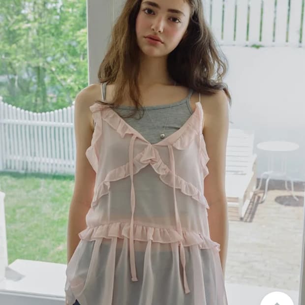 레터프롬문 핑크 프릴 쉬폰 나시 (OS)새상품