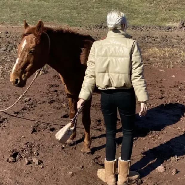 오도어 레더 패딩