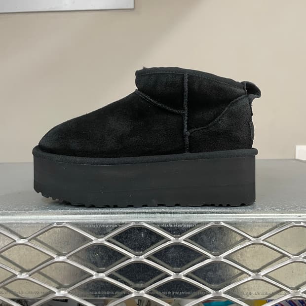 어그 클래식 울트라 미니 플랫폼 230