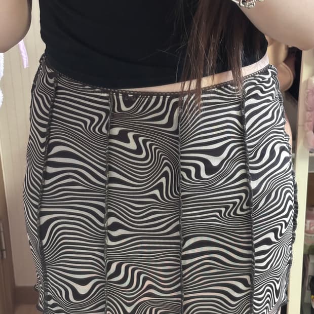 h&m 오네갸루 갸루깔 미니스커트 지브라