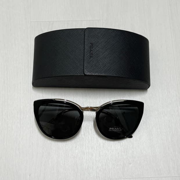 PRADA 프라다 블랙 선글라스 (새상품)