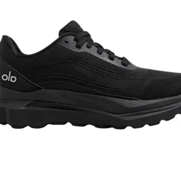 alo 러너 스니커즈 