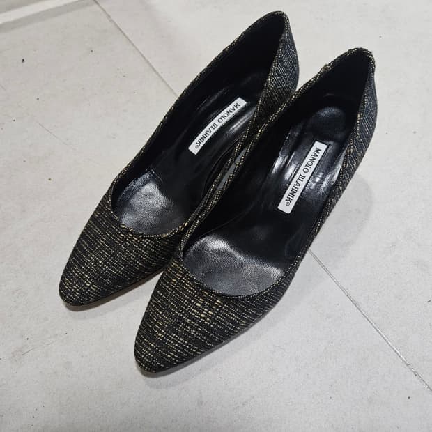 MANOLO BLAHNIK 트위드 펌프스 38.5