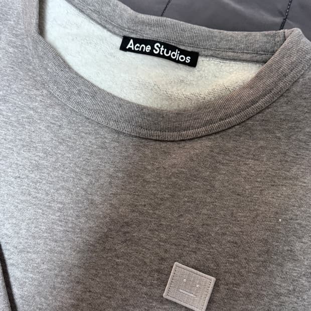 아크네 페어뷰 맨투맨 XL 회색