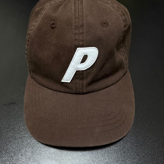 팔라스 브라운 P 로고 볼캡