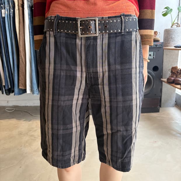 32) Levi's 리벳 톤온톤 체크 쇼츠