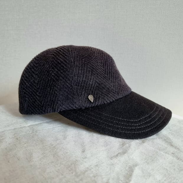 헬렌카민스키 모자 (미디움) 울57% 앙고라 43% - 상태좋음