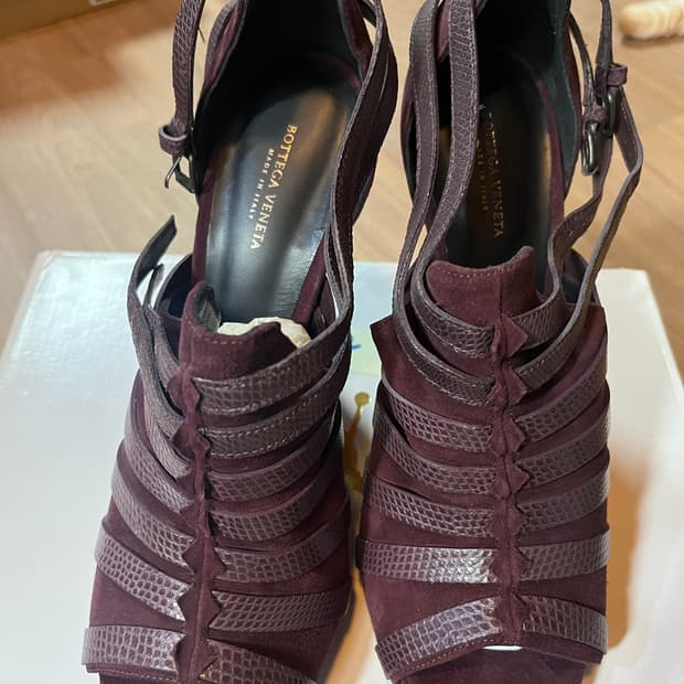 보테가 베네타 버건디 스웨이드 샌들힐 39사이즈