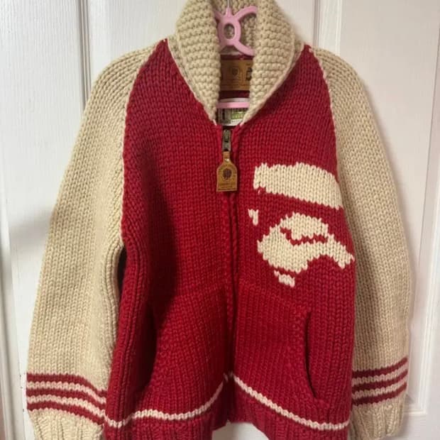 베이프 X 포스트오버롤즈 X 캐나디언 스웨트 컴퍼니 코위찬