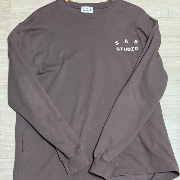 아이앱 스튜디오 롱슬리브 초코 크림 L