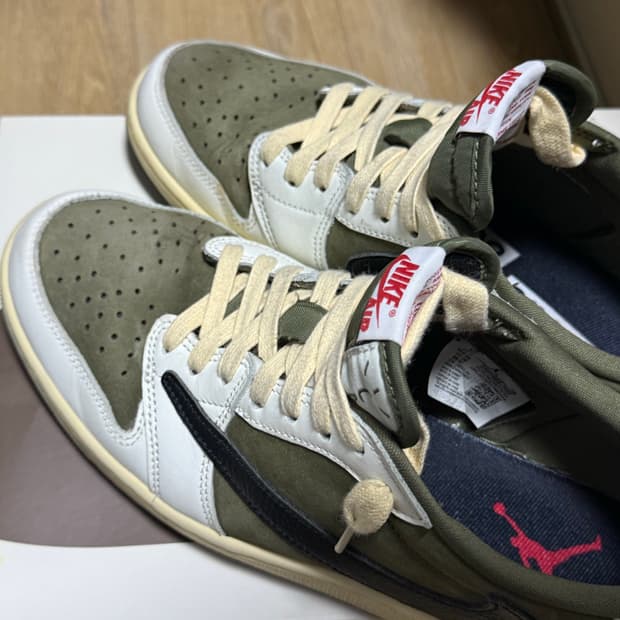 나이키 조던1 트래비스스캇 올리브 285