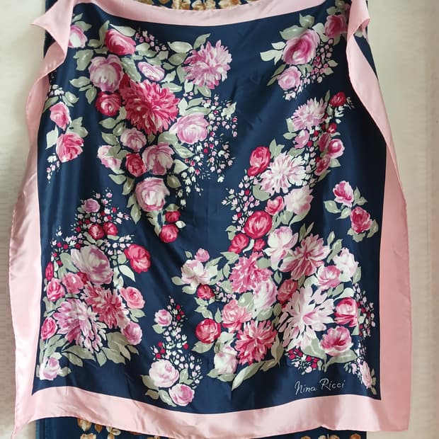 Nina Ricci 실크 스카프