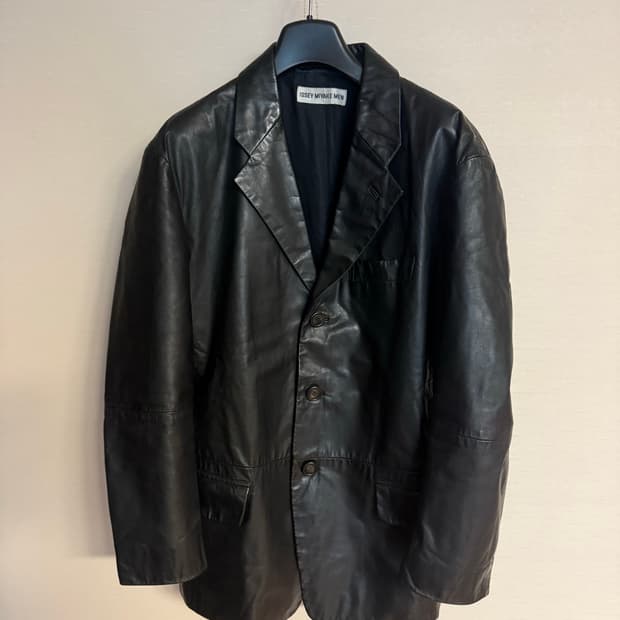 이세이미야케맨 레더 자켓