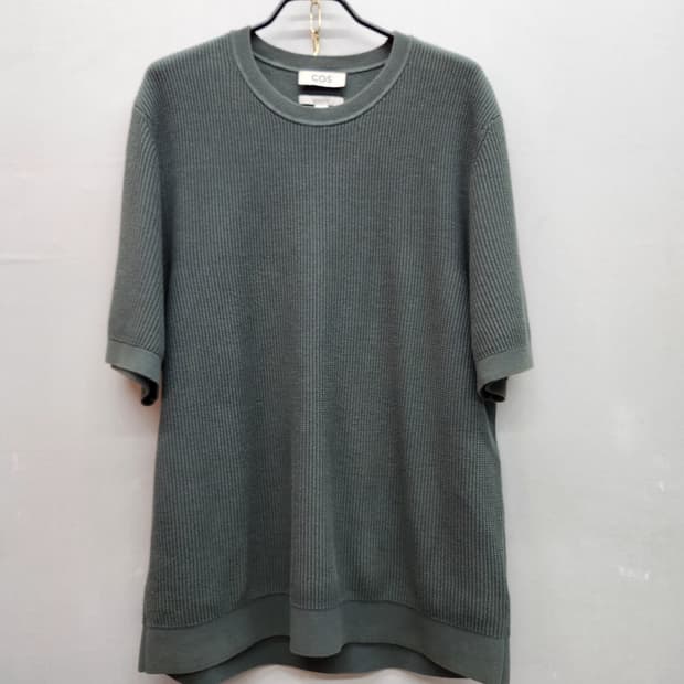 COS 코스 레귤러핏 니트 반팔티 M(L)