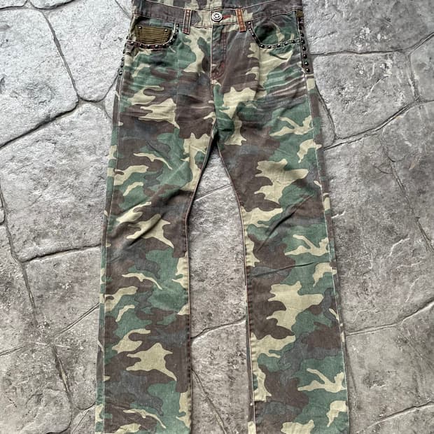 LED RECHWE 스터디드 카모 진