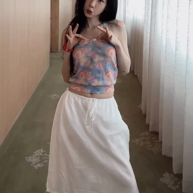 시눈 로즈 니트 홀터탑 나시 태연 착용