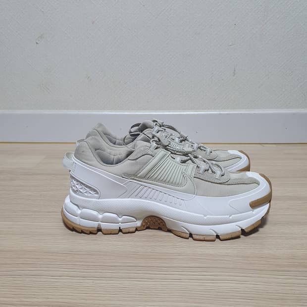 나이키 줌 보메로 룸 세일:검 라이트 스톤 255