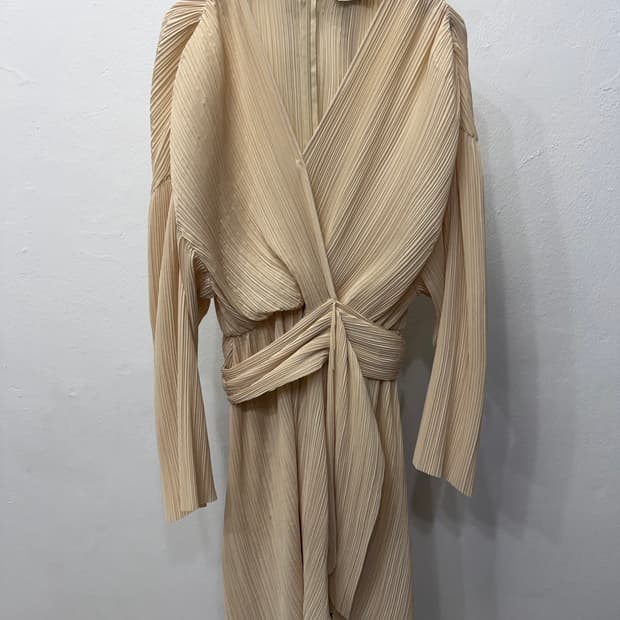 정품) 앤아더스토리즈 베이지 플리츠 랩 원피스 36