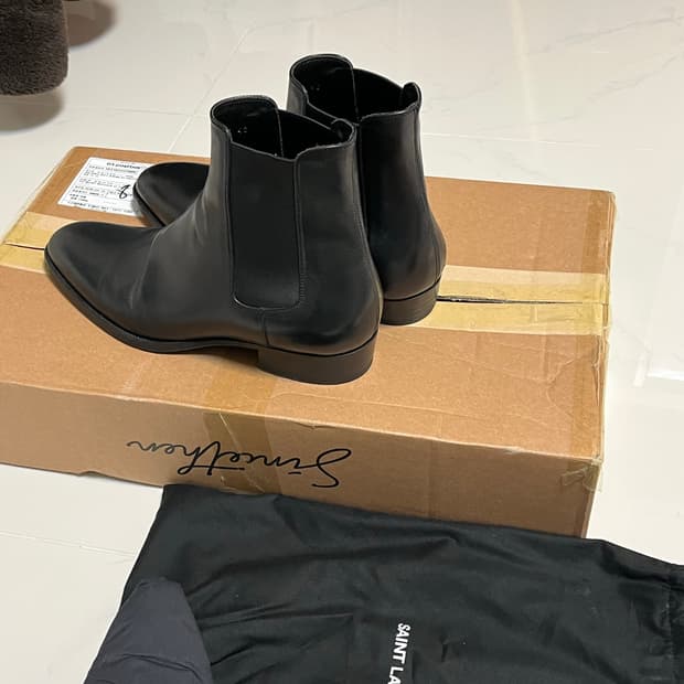 생로랑 와이어트30 첼시부츠 판매 42사이즈
