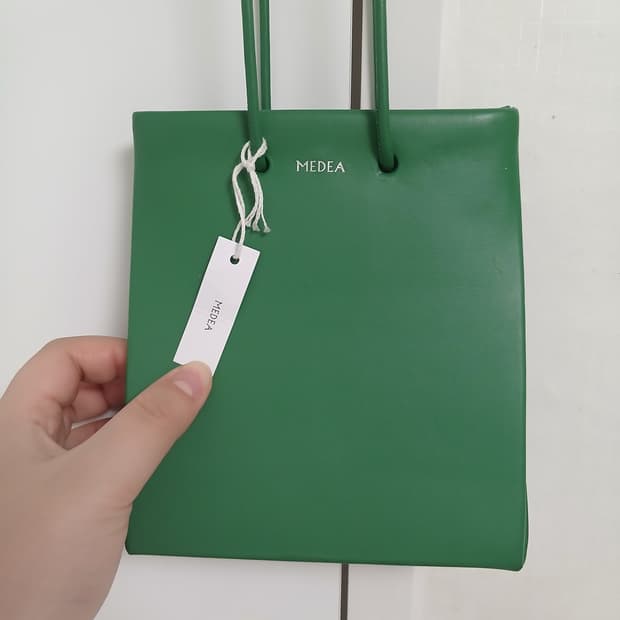 질샌더 탱글백 느낌 medea소가죽 백