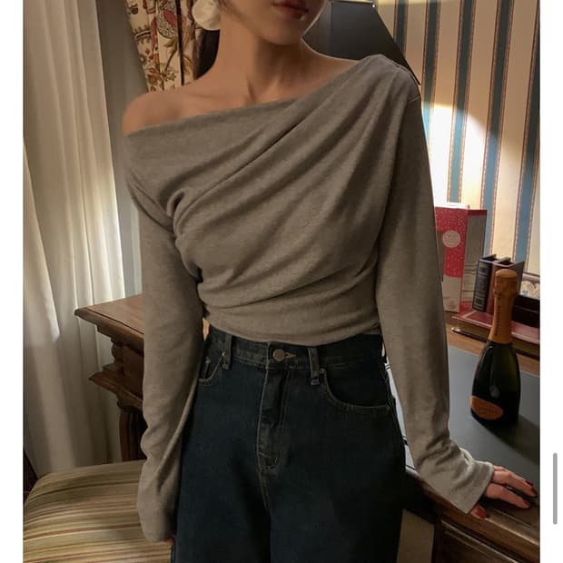 멜란지 그레이 오프숄더 셔링 티셔츠