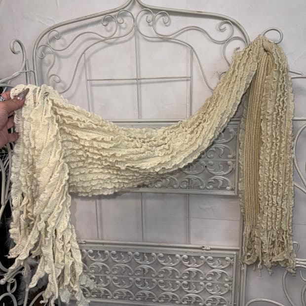 Ivory grunge ruffle knit muffler