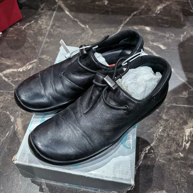 프라다 스포츠 스트링 로퍼 스니커즈