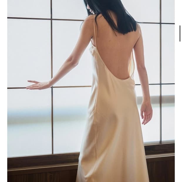 악토브헤 Deep V dress 