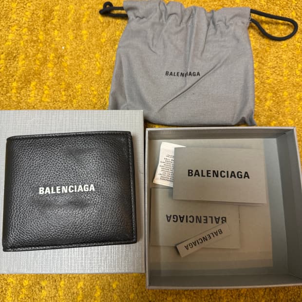 발렌시아가 캐시 스퀘어 반지갑 블랙