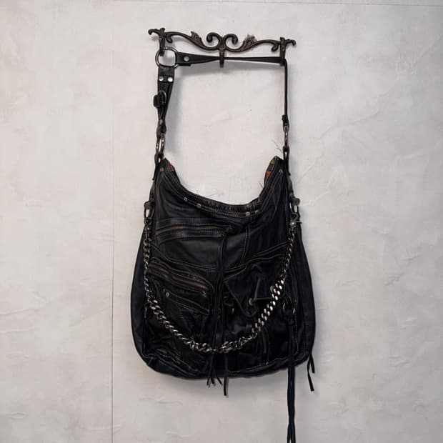 TANKUS black pig skin chain zipper 숄더백