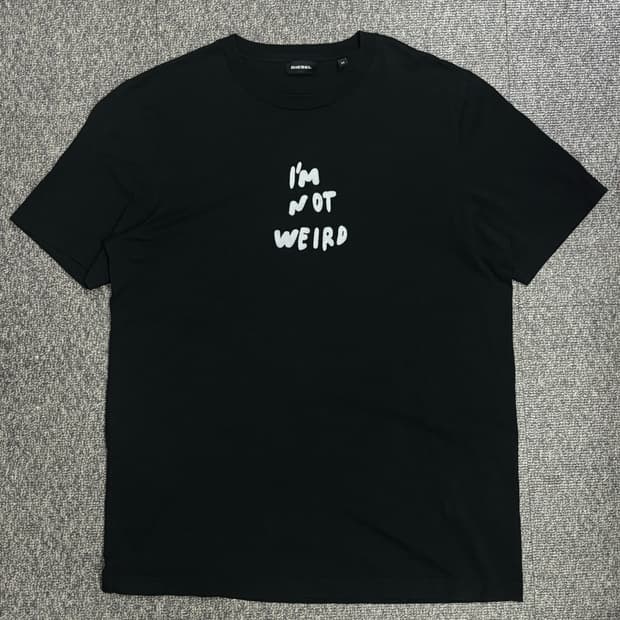 디젤 i’m not weird 반팔