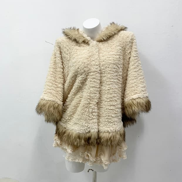 라떼갸루 폭닥 퍼 케이프