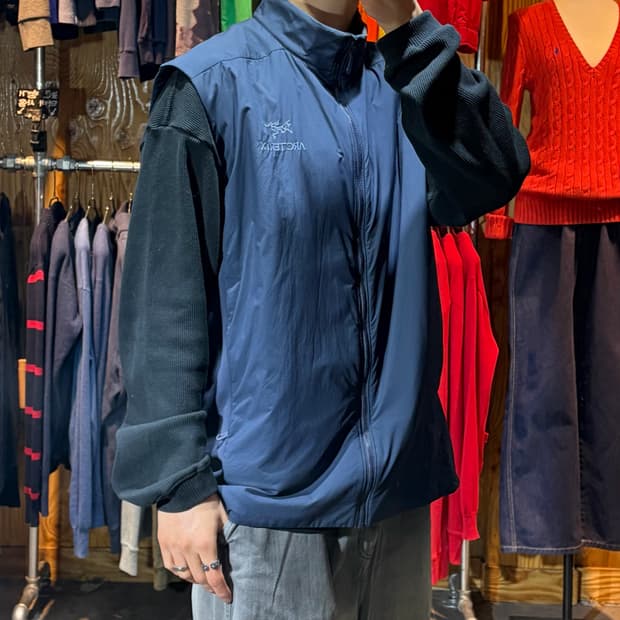 (새상품) XL 아크테릭스 심볼로고 다크네이비 나일론 베스트