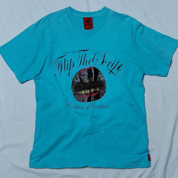 [L] Flip The Script 플립 더 스크립트 그래픽 티셔츠