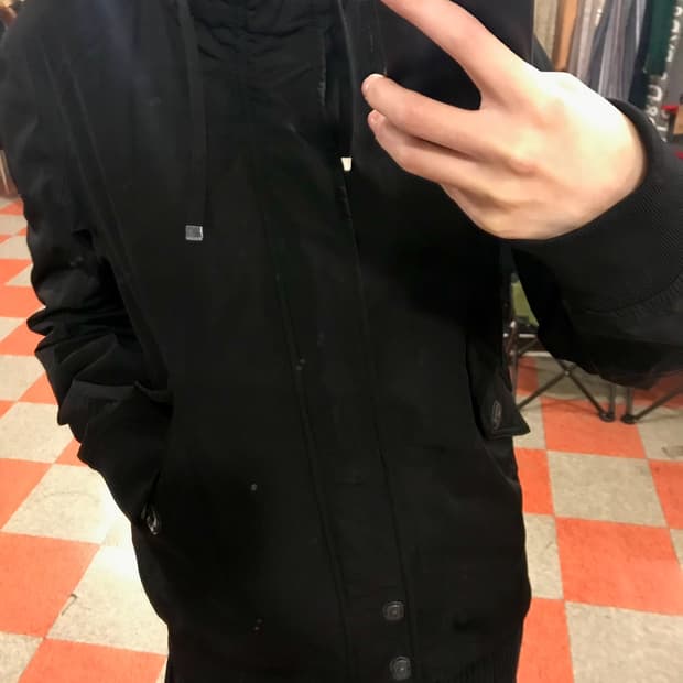 아르마니 바람막이