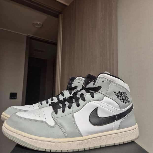 에어 조던 1 미드 라이트 스모크 그레이