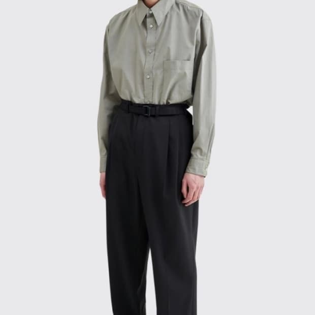 [M] 르메르 벨티드 팬츠 캐비어 컬러 판매합니다