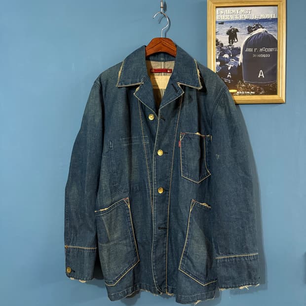 90-00‘s Levis Red loop chore jacket. 