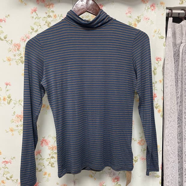 블루&브라운 스트라이프 목폴라티