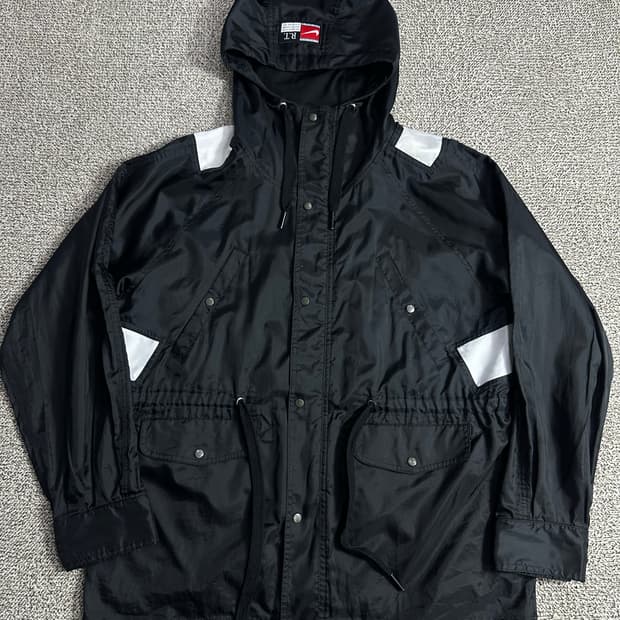 나이키 바람막이 리카르도티시