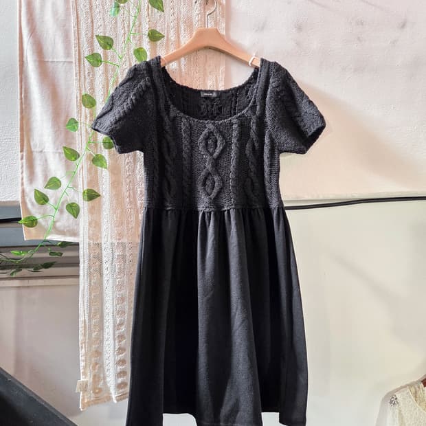 블랙 니트 반팔 원피스