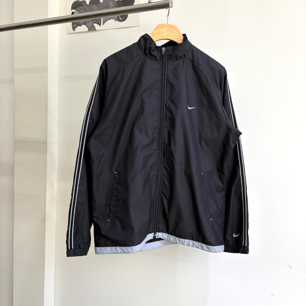 NIKE 바람막이
