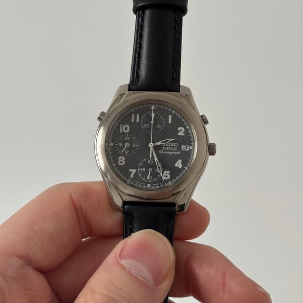 1990s Avenue Navy Dial Silver Quartz