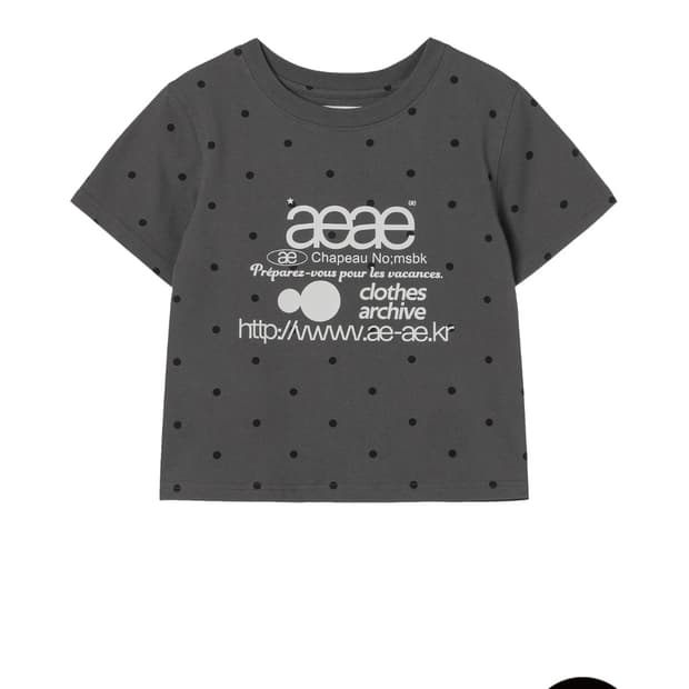 aeae 웹로고 도트 크롭 티셔츠 차콜