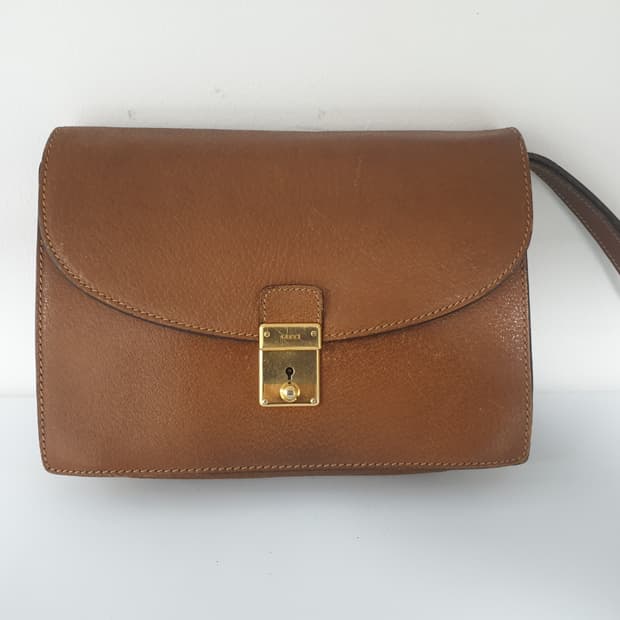 구찌 정품 브라운 레더 세컨 클러치 팝니다