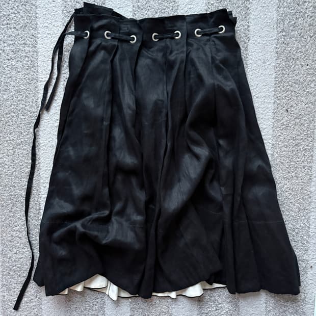 아일렛 플리츠 스커트