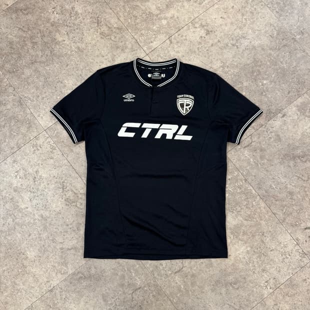Umbro 블랙 져지 반팔 #csz979