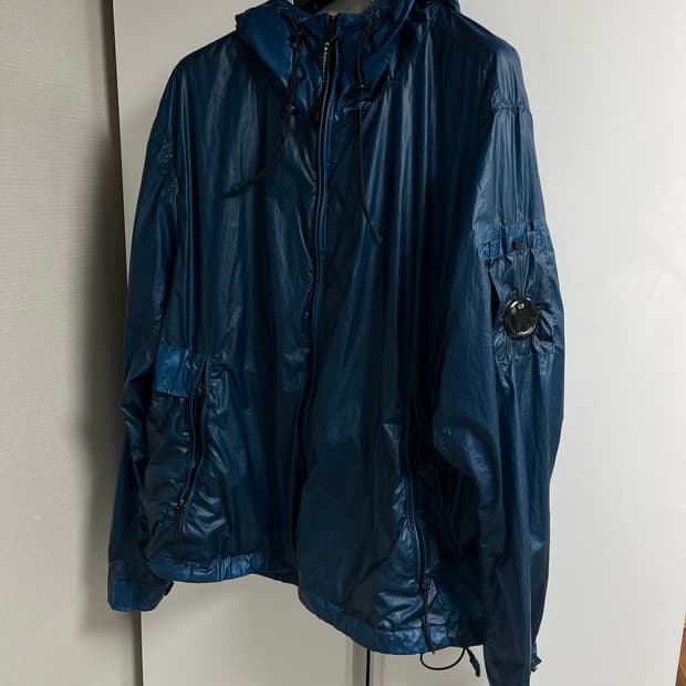 CP 컴퍼니 네이비 바람막이 자켓 52 (105-108)